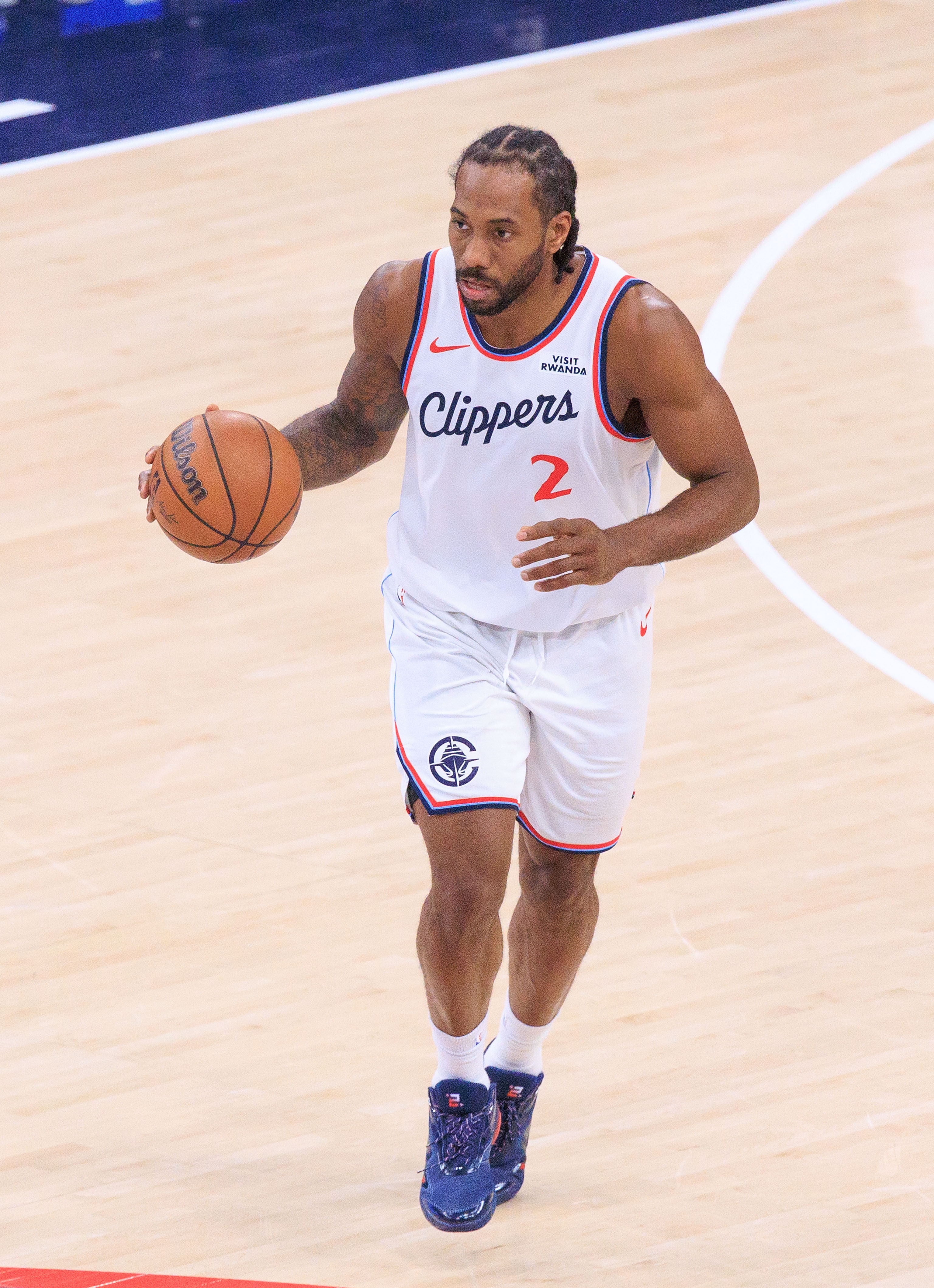 28圈-还未发力!伦纳德上半场6投3中&三分4中2 拿到8分5板2助&零罚球