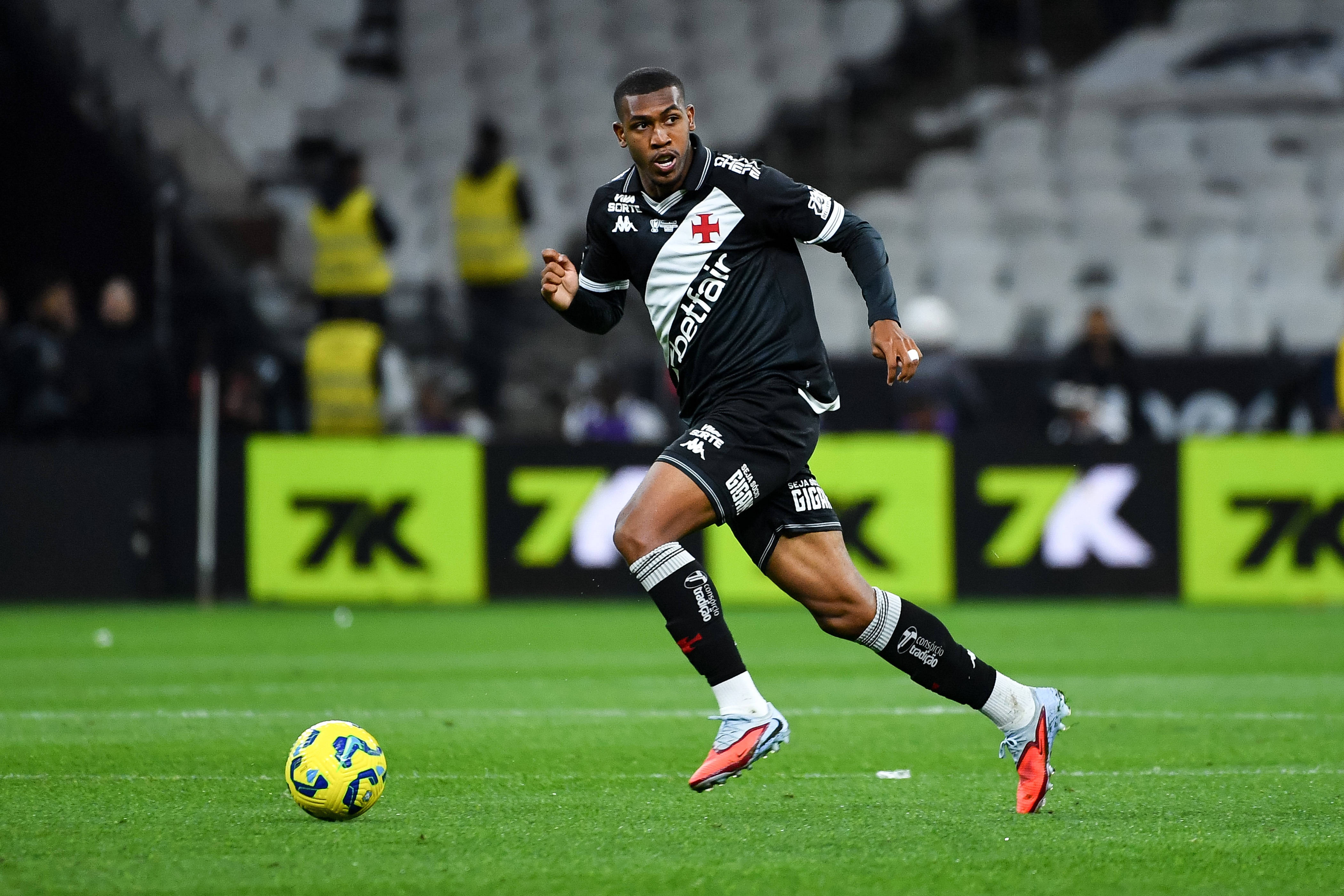 28圈-记者：伯恩茅斯引进19岁前锋拉扬达成原则性协议，总价约3000万镑